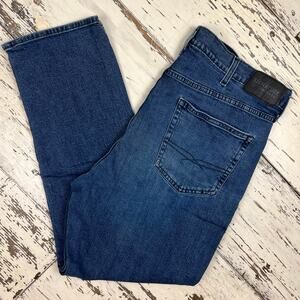 Signature Levi jeans mens 40x30 
medium wash, Stretch. Great Condition!